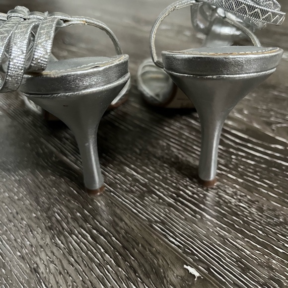 Silver shoes size 8, for an occasion, wedding, prom, graduation - Picture 6 of 7